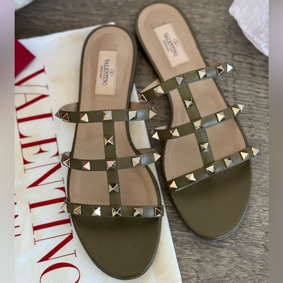 Stunning Green Valentino rockstud Sandals - Picture 2 of 4